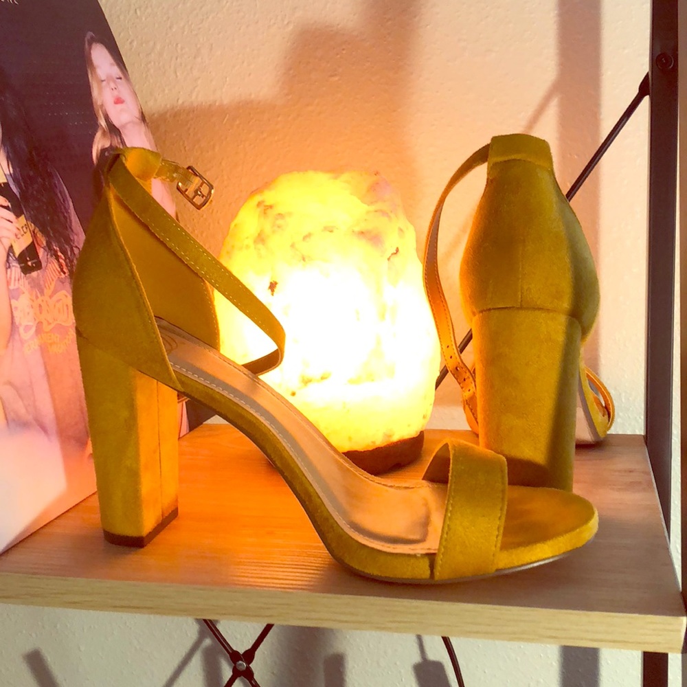 Mustard yellow strapped chunk heel